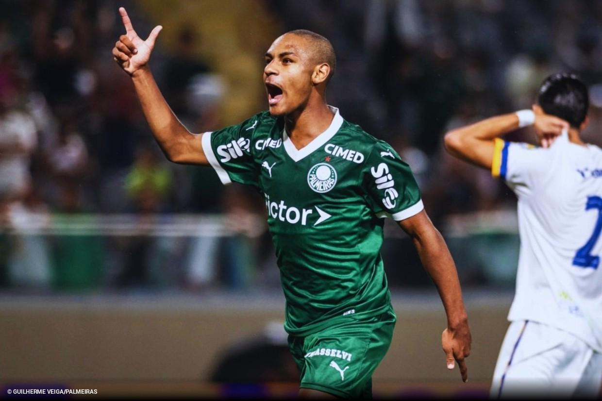 足球比分捷报-每体：巴萨正关注巴西16岁前锋新星孔塞桑，已派球探跟踪观察