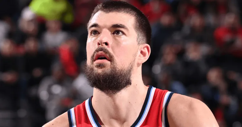 足球直播免费的足球直播-祖巴茨全场出战38分钟，10中7得到16分14篮板2助攻